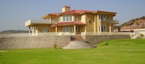 Which localities to consider for farmhouses in Lahore, Karachi and