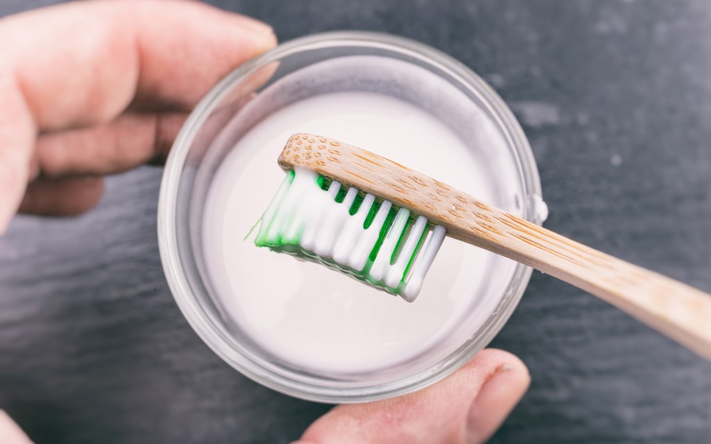 A baking soda paste is very effective in cleaning jewellery at home