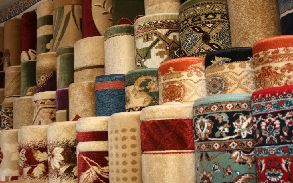 The import and export of rugs makes them a famous souvenir in Pakistan